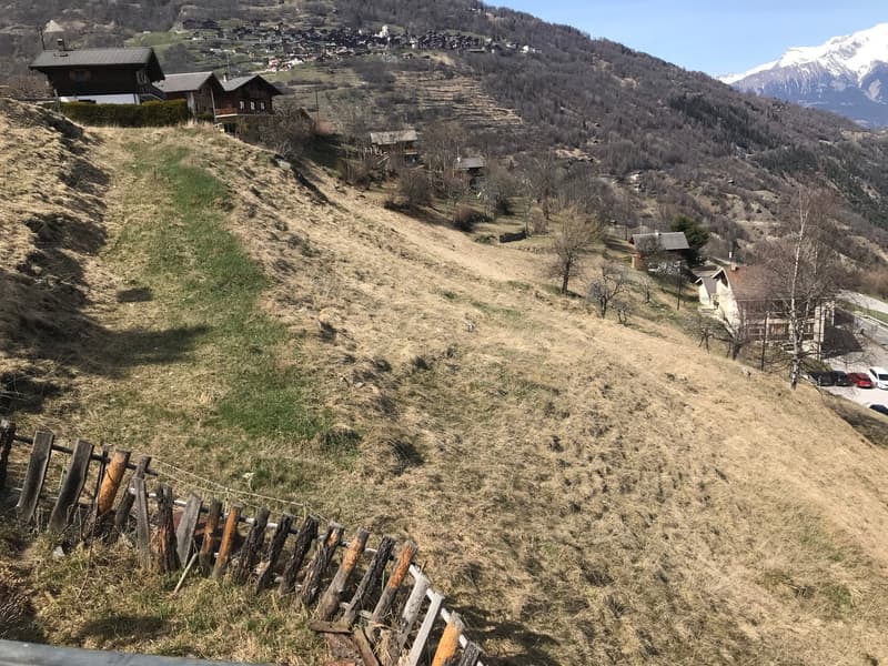 Réservé: Terrain équipé de 1047 m2 avec vue sur les montagnes et la vallée dans le Val d'Hérens (11)