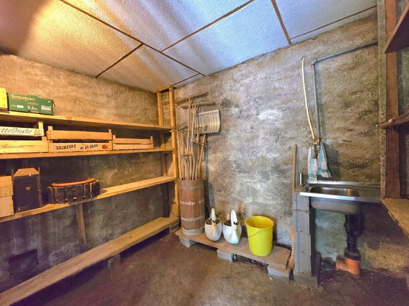 Appartements à rénover et réunir en duplex dans une authentique maison villageoise, Val d’Hérens (24)