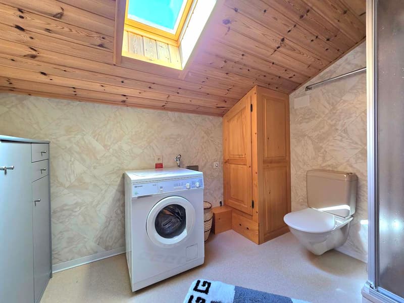 Magnifique chalet familial de 2 appartements. Annexes, extérieur, soleil et vue, Val d’Hérens (17)