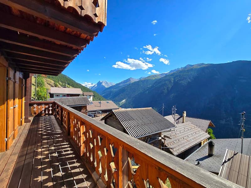 Magnifique chalet familial de 2 appartements. Annexes, extérieur, soleil et vue, Val d’Hérens (33)