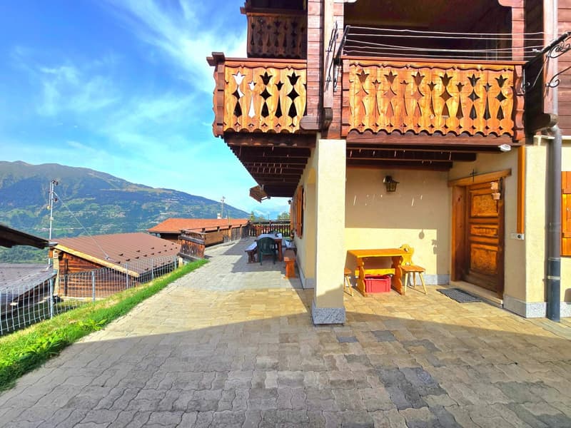 Magnifique chalet familial de 2 appartements. Annexes, extérieur, soleil et vue, Val d’Hérens (40)