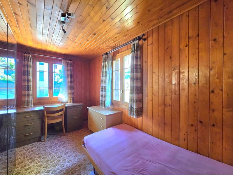 Grande maison familiale avec 2 appartements, surface commerciale, grange et extérieur à Hérémence (15)