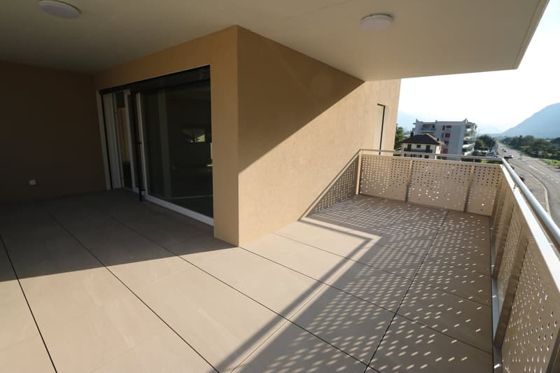 1er LOYER OFFERT ! Appartement neuf de 3.5 pièces avec balcon et vue sur les montagnes à Saxon (3)