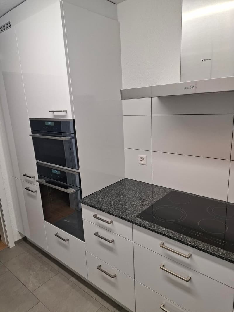 Schöne 4.5 Zimmer Wohnung mit Aussicht und Einzelgarage (12)