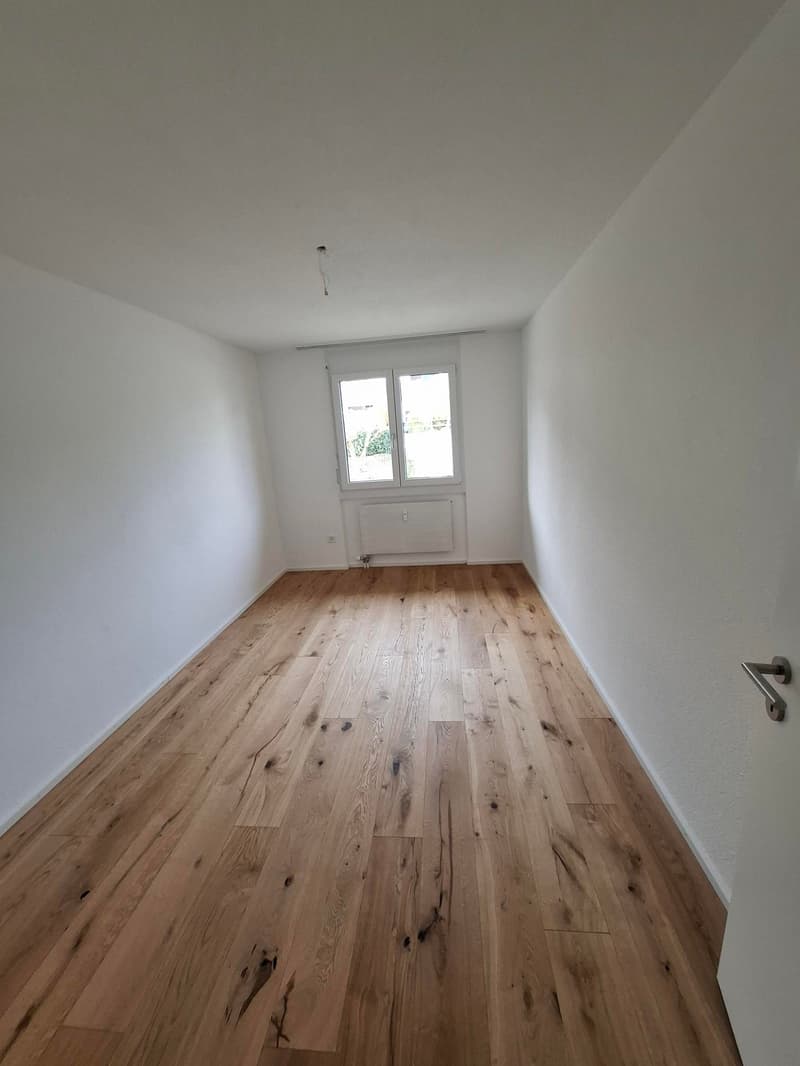 Schöne 4.5 Zimmer Wohnung mit Aussicht und Einzelgarage (6)