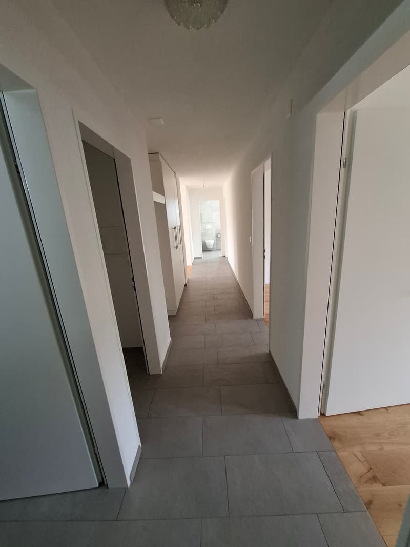Schöne 4.5 Zimmer Wohnung mit Aussicht und Einzelgarage (10)