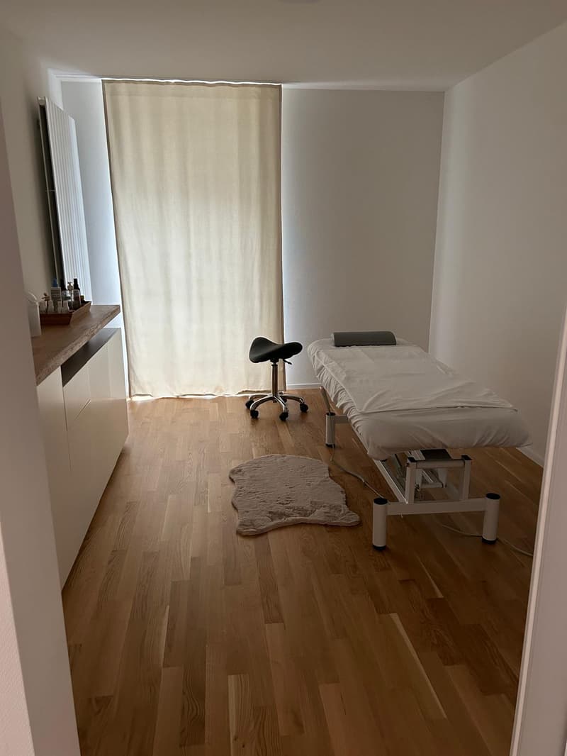 Büro und Gewerberäume, bisher als Massagepraxis genutzt (19)