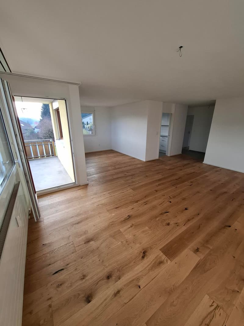 Helle 4.5-Zimmer-Wohnung mit Balkon und Einzelgarage in Walterswil (2)