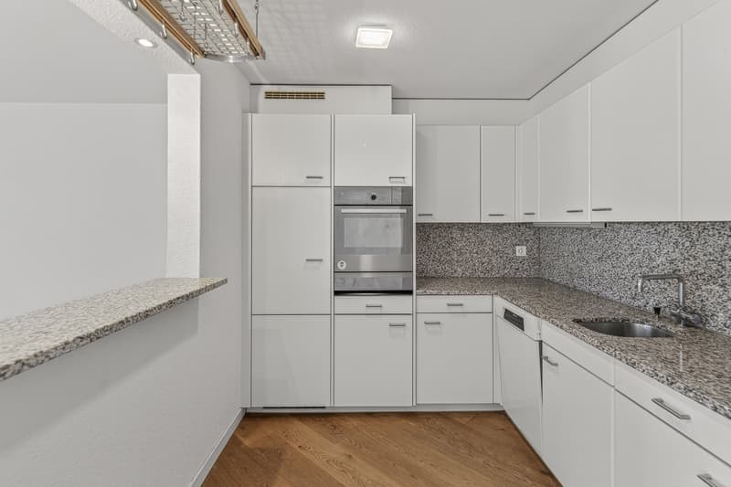 Helle 4-Zimmer-Wohnung mit Balkon und Garage in Hünenberg (4)
