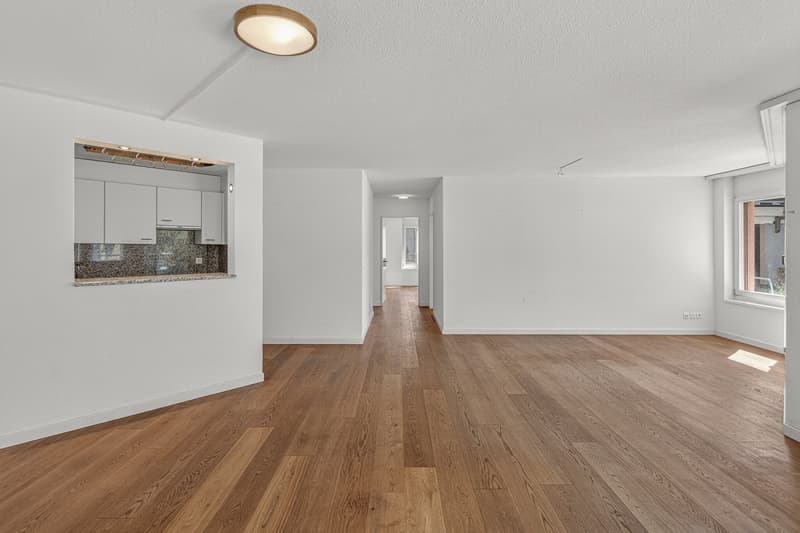 Helle 4-Zimmer-Wohnung mit Balkon und Garage in Hünenberg (3)