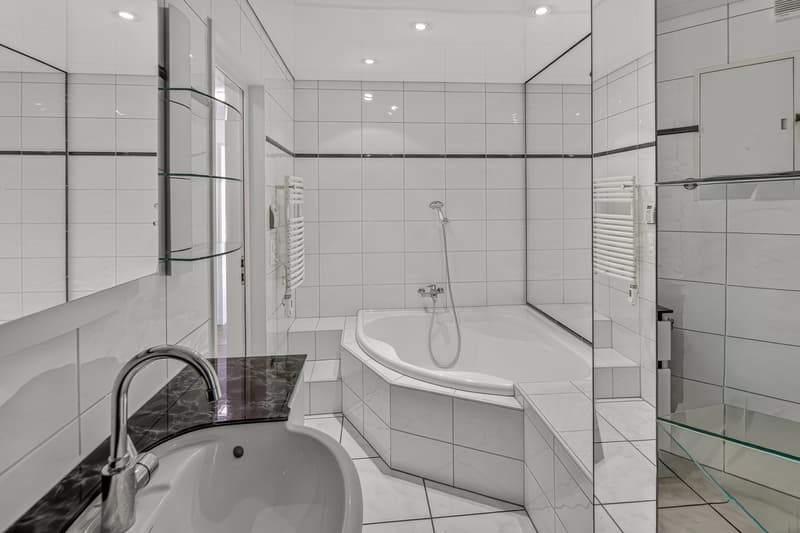 Helle 4-Zimmer-Wohnung mit Balkon und Garage in Hünenberg (8)