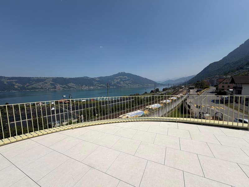 Exklusives Attika-Juwel: Panoramablick über den Zugersee in seiner schönsten Form (3)