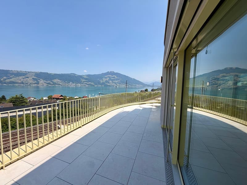 Exklusives Attika-Juwel: Panoramablick über den Zugersee in seiner schönsten Form (4)