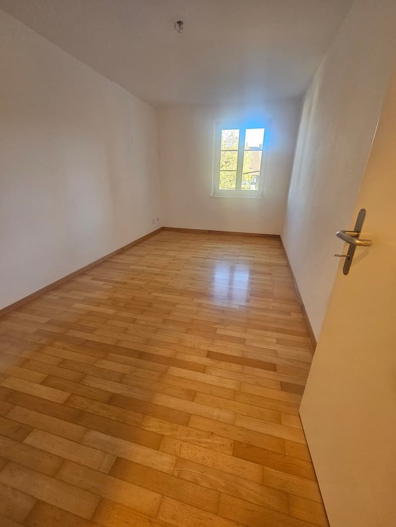 3.5-Zimmer-Wohnung mit schöner Aussicht im steuergünstigen Neerach (9)