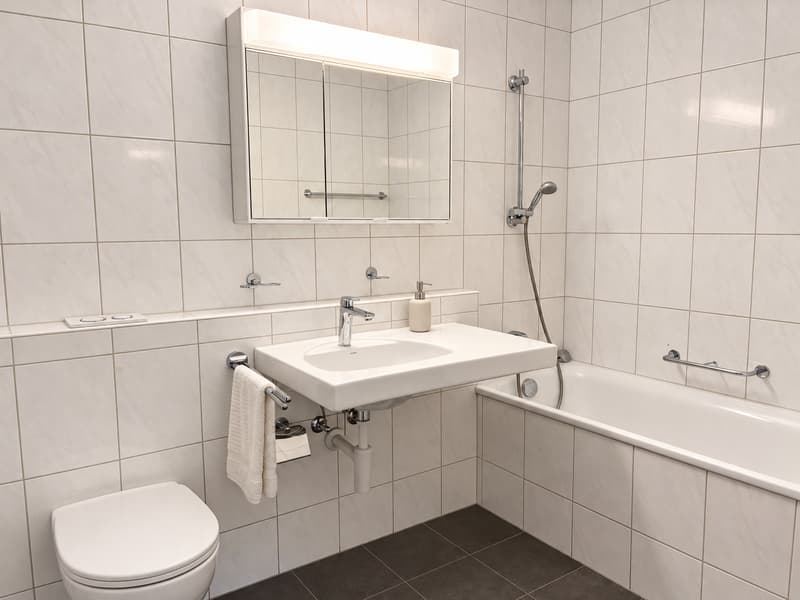 Helle 4.5-Zimmer-Wohnung im Erdgeschoss in Bülach – sofort verfügbar! (3)