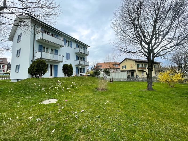 Charmante 2.5-Zimmerwohnung mit Balkon zentral in Zollikofen (2)