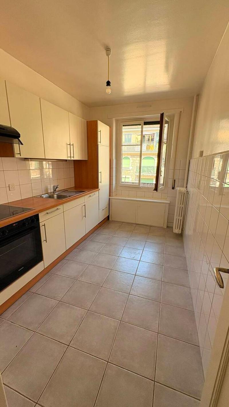 Très bel appartement 2 pièces avec balcon à Malagnou (4)