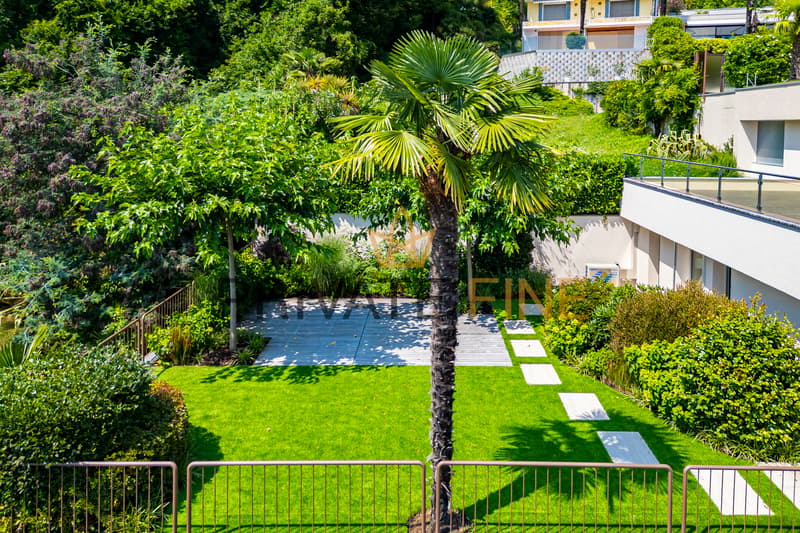 Neue Luxusresidenz über dem See mit Garten und Panoramaweitsicht (69) (2)