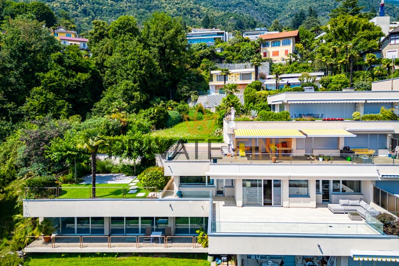 Neue Luxusresidenz über dem See mit Garten und Panoramaweitsicht (69) (6)