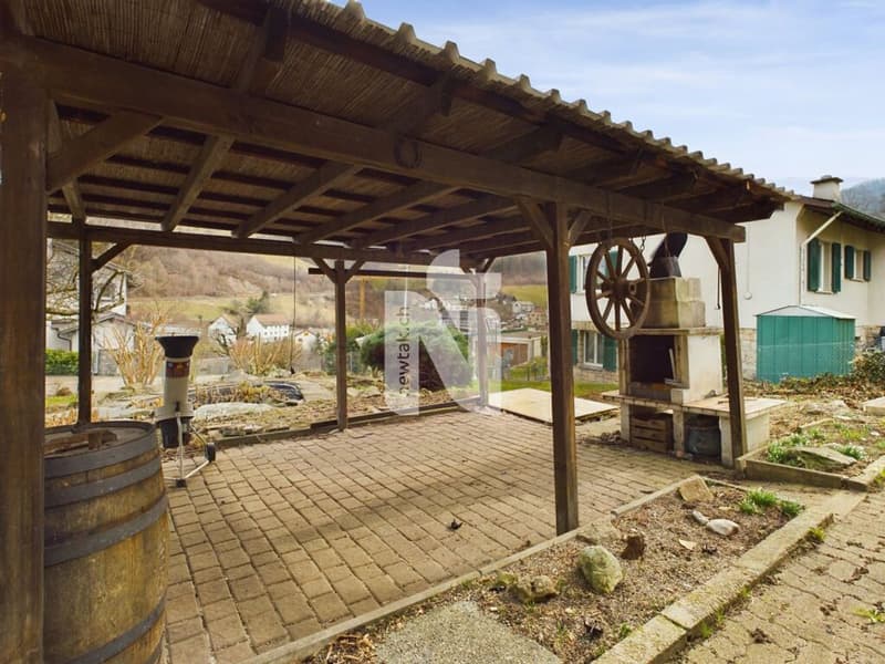 Very beautiful house with balcony, garden, far-reaching views, and development potential (6)