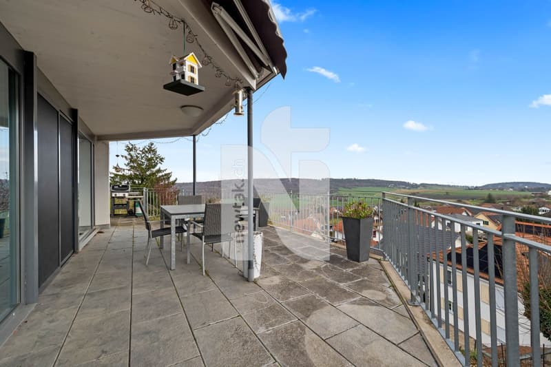 Reserviert: Freistehendes Einfamilienhaus mit Weitsicht, grossem Garten, Garagenbox und Carport (3)