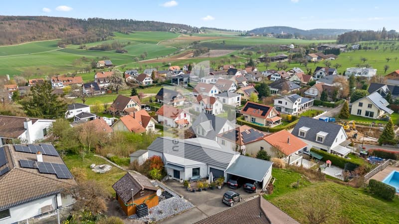 Reserviert: Freistehendes Einfamilienhaus mit Weitsicht, grossem Garten, Garagenbox und Carport (5)