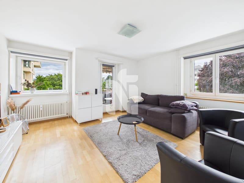 Grosszügig und lichtdurchflutet: 4.5-Zimmer-Wohnung mit Sauna, Balkon und Tiefgaragenplatz (6)