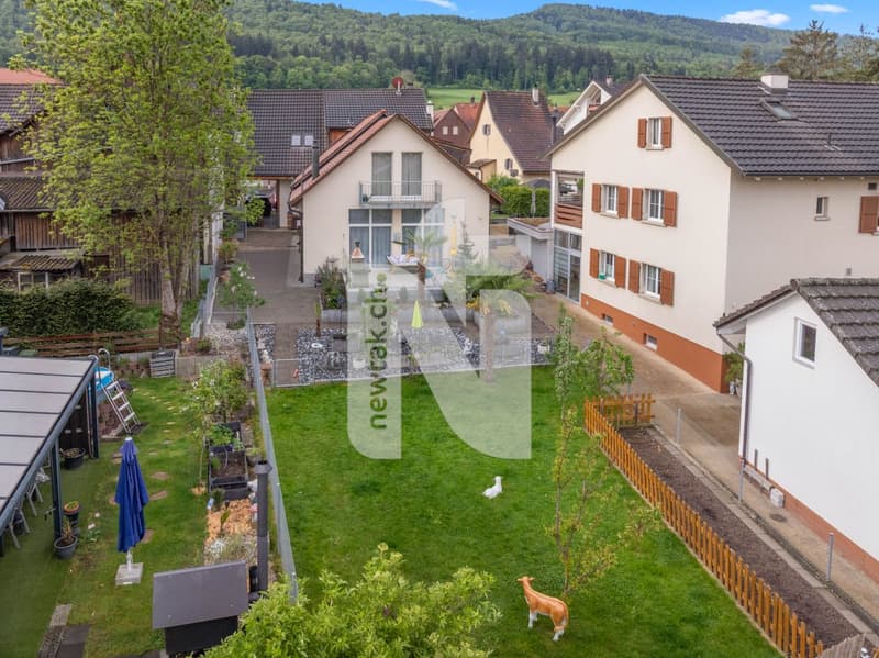 Grosszügiges, modernes Einfamilienhaus mit gepflegtem Garten in ruhiger Lage (2)