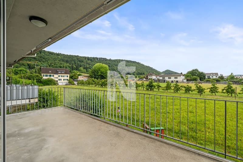 Familienfreundliche Maisonettewohnung mit grossem Balkon und wunderschöner Weitsicht (3)