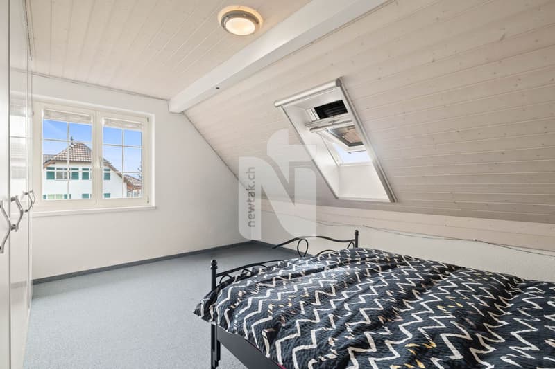Modern renoviertes autarkes Haus mit riesiger Terrasse und atemberaubendem Ausblick (10)
