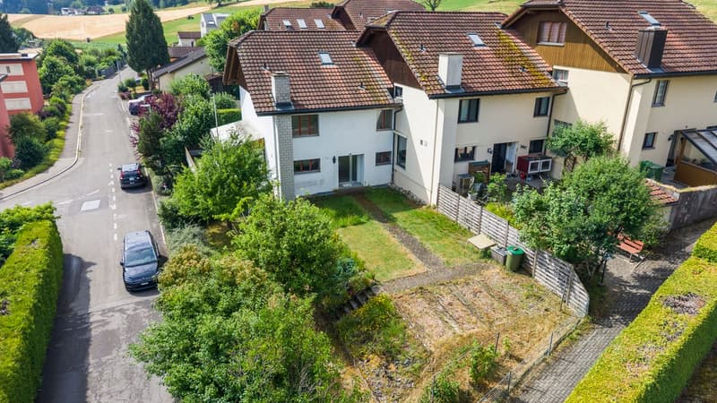 Familienfreundliches Reiheneckhaus mit zwei Gartenbereichen und schöner Weitsicht (1)