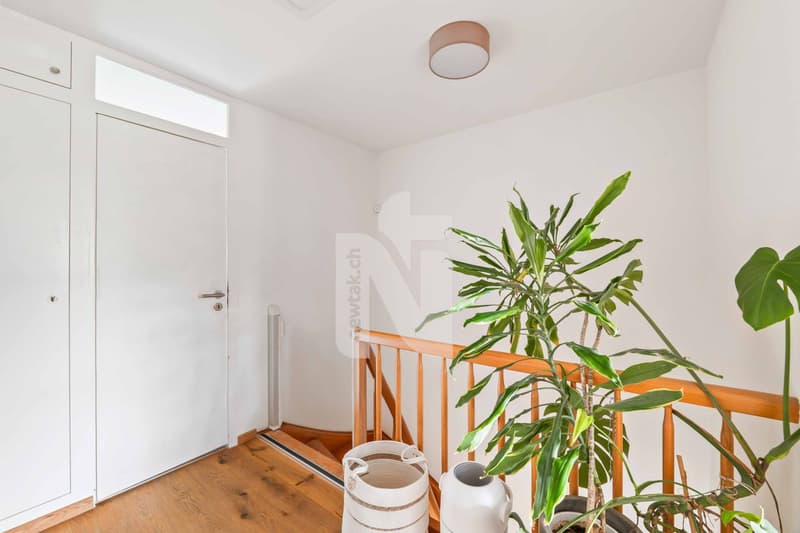 Familienfreundlich, modern und einzugsbereit - mit Garten und Blick ins unverbaubare Grüne (8)