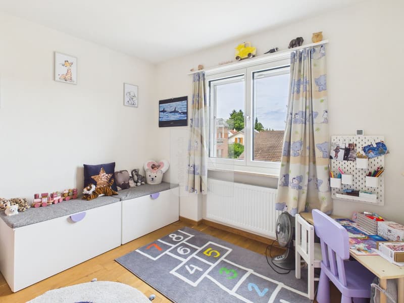 Familienfreundlich, modern und einzugsbereit - mit Garten und Blick ins unverbaubare Grüne (12)