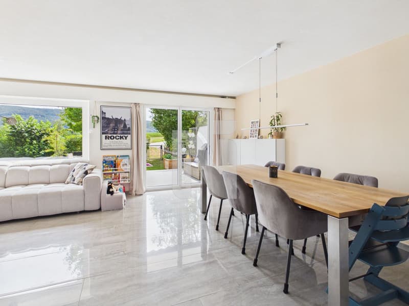 Familienfreundlich, modern und einzugsbereit - mit Garten und Blick ins unverbaubare Grüne (4)