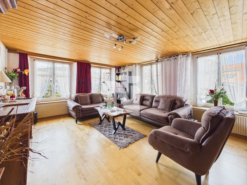 Dorf Idylle, Zentral, viel Potenzial und mit 2.5 Zimmer Einliegerwohnung (Generationenhaus) (4)