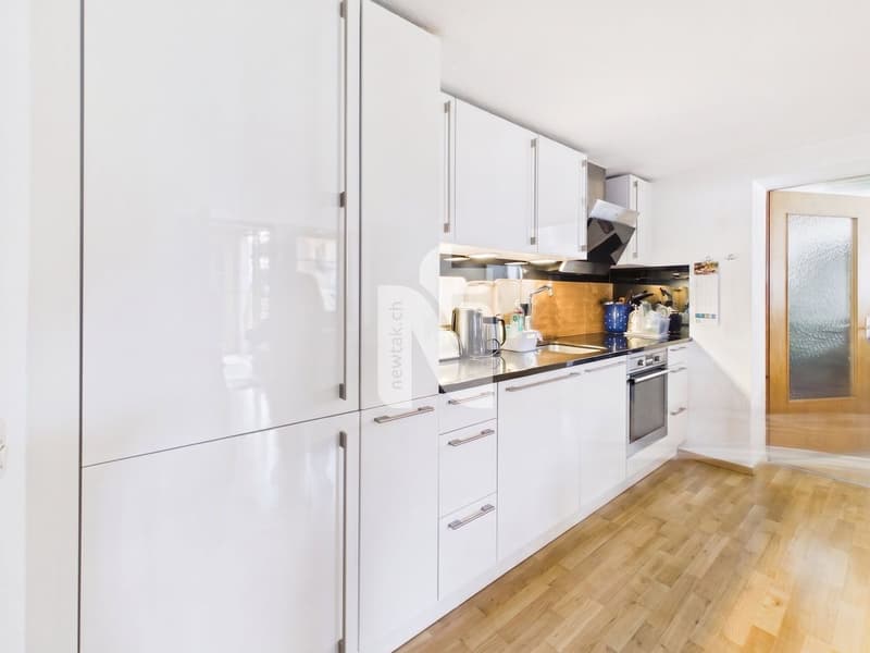 Dorf Idylle, Zentral, viel Potenzial und mit 2.5 Zimmer Einliegerwohnung (Generationenhaus) (5)