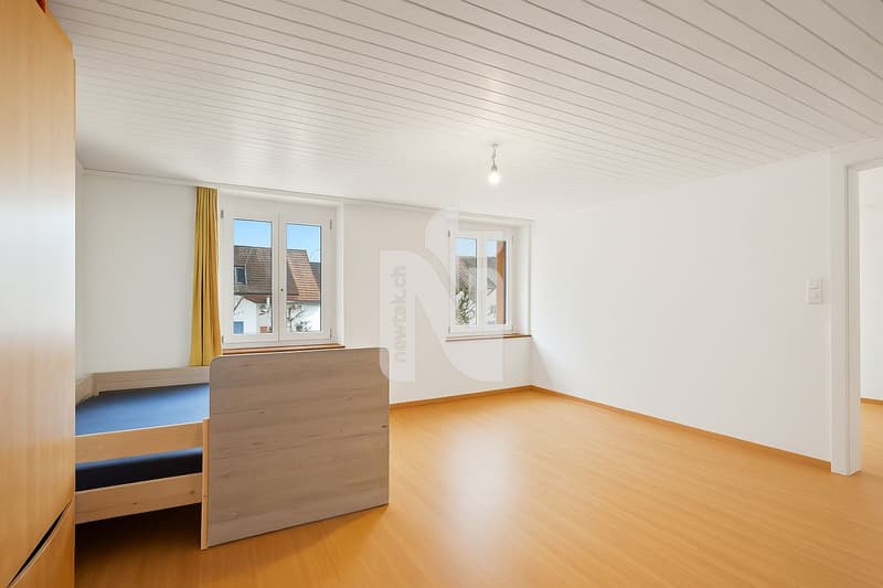 Bauernhaus mit Garten, Parkplätzen und grosser Ausbaureserve - ideal als Generationenhaus (10)