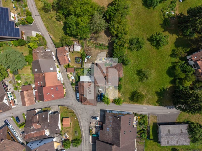 Freistehendes, familienfreundliches Einfamilienhaus mit grossem Garten und Blick ins Grüne (2)