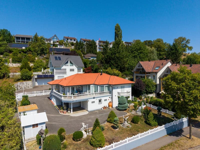 Ferienfeeling im Toskanahaus mit grosszügigem Umschwung und drei Garagen (1)