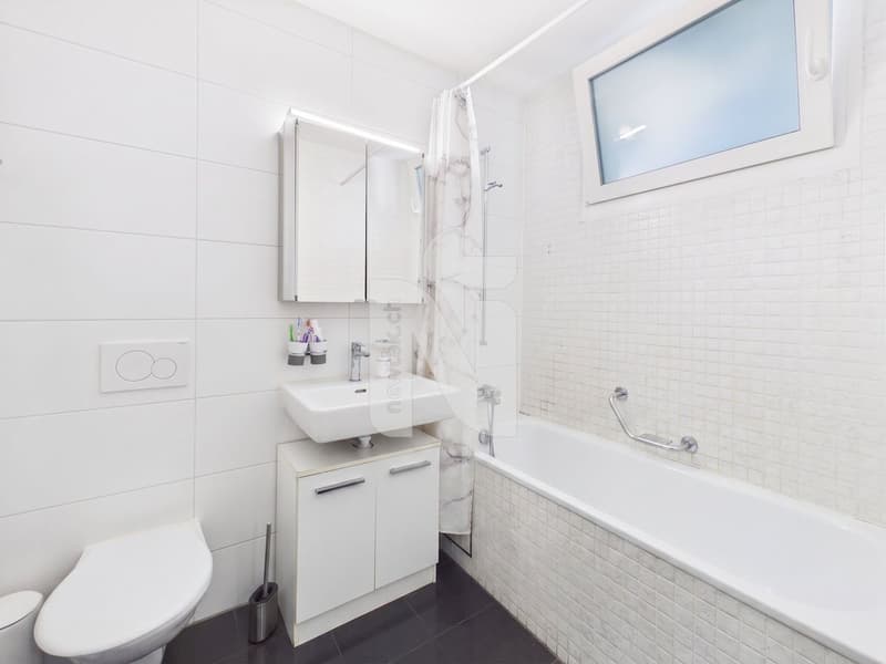 Attraktive 3.5-Zimmer-Wohnung mit 15 m² Balkon und Lift an gut erschlossener Lage in Rheinnähe (6)