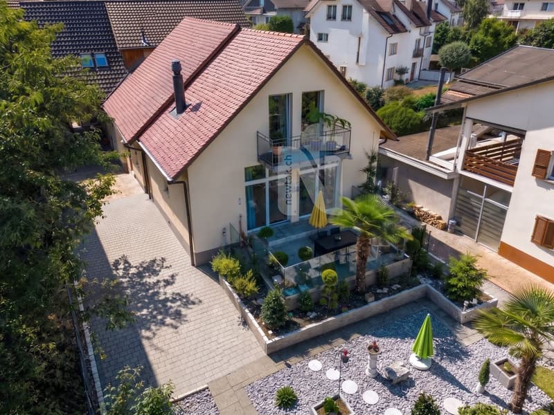 Grosszügig, familienfreundlich und modern mit Garten und Weitblick (1)