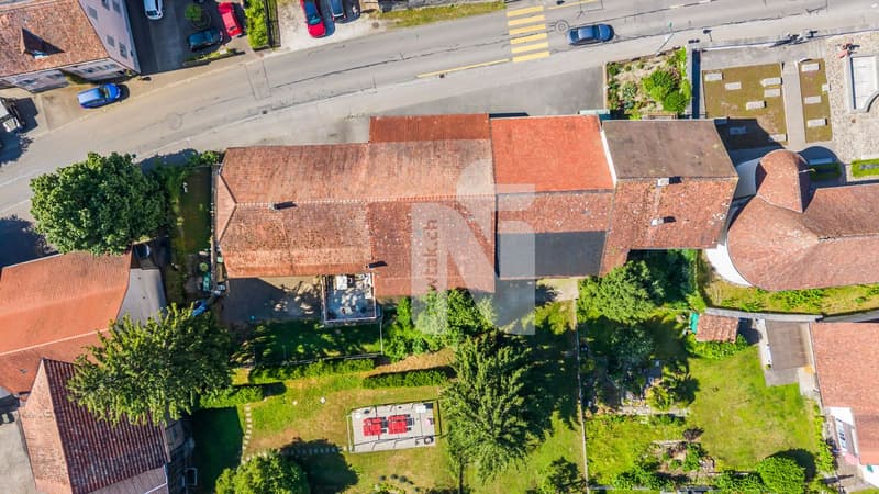 Charmantes Bauernhaus mit zwei separaten Wohnungen, grossem Garten, Terrasse und Renditepotenzial (13)
