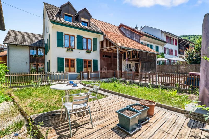 Dorf Idylle, Zentral, viel Potenzial und mit 2.5 Zimmer Einliegerwohnung (Generationenhaus) (1)