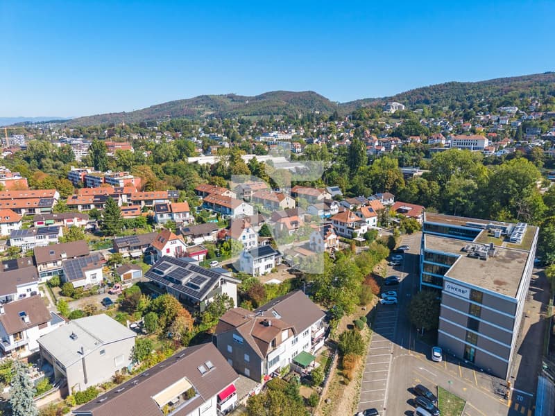 1-Zimmer-Wohnung mit schöner Aussicht, grossem Parkplatz und Ausbauoptionen (12)