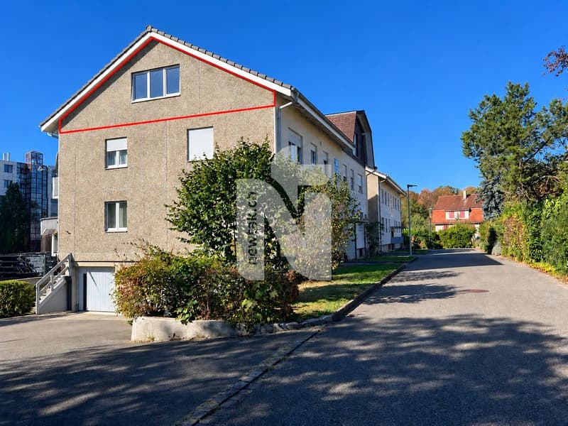 1-Zimmer-Wohnung mit schöner Aussicht, grossem Parkplatz und Ausbauoptionen (1)