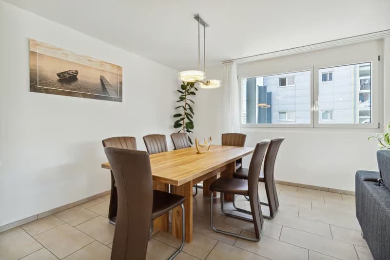 Helle 4.5-Zimmer-Wohnung mit Balkon und Stadtblick in Schlieren (8)