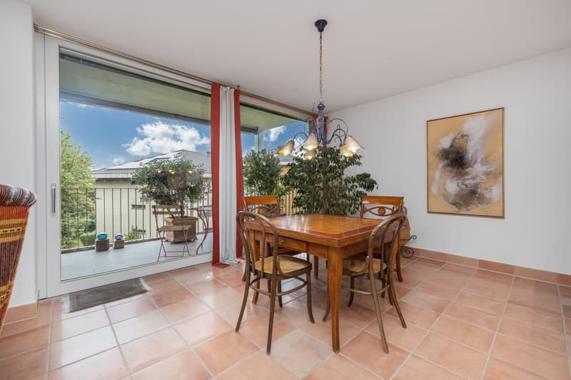 Helle 4.5-Zimmer-Wohnung mit Balkon und Kamin in Uster (4)