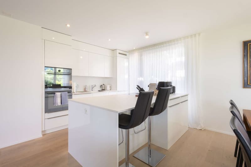 Helle 3.5-Zimmer-Wohnung mit Balkon und Garage in Kloten (2)
