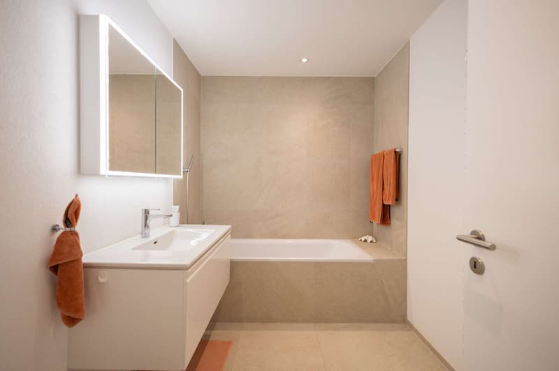 Helle 3.5-Zimmer-Wohnung mit Balkon und Garage in Kloten (3)