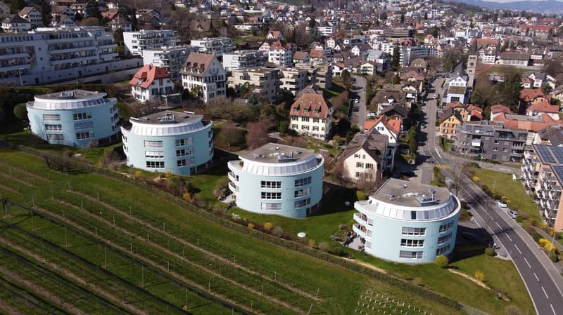 Helle 3.5-Zimmer-Wohnung mit Balkon und Seeblick in Wädenswil (4)